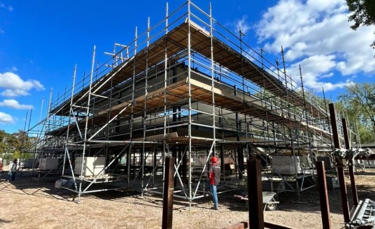 Hoogste punt nieuwbouw schoolgebouw De Parkschool en Ibn-i Sina